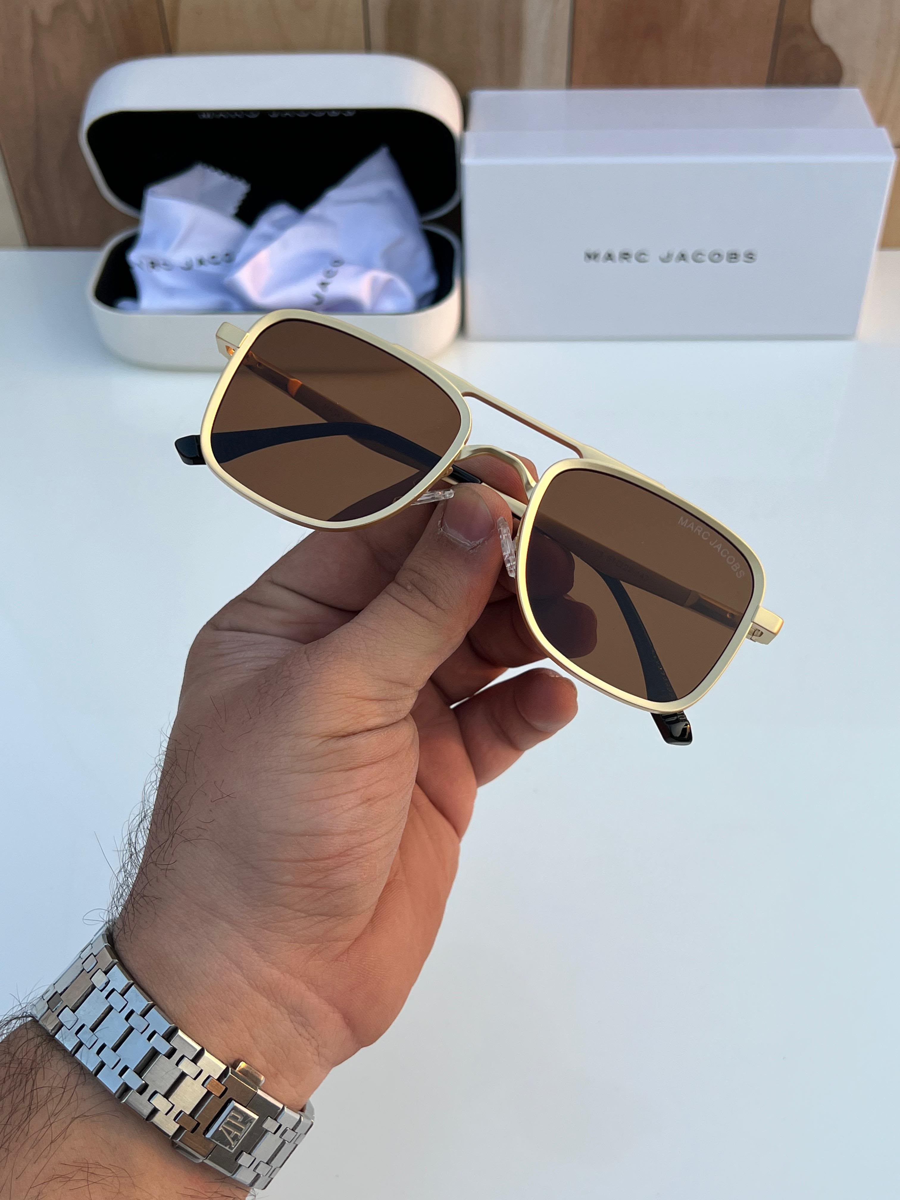 Maarc_Jacobs 503 Gold Brown