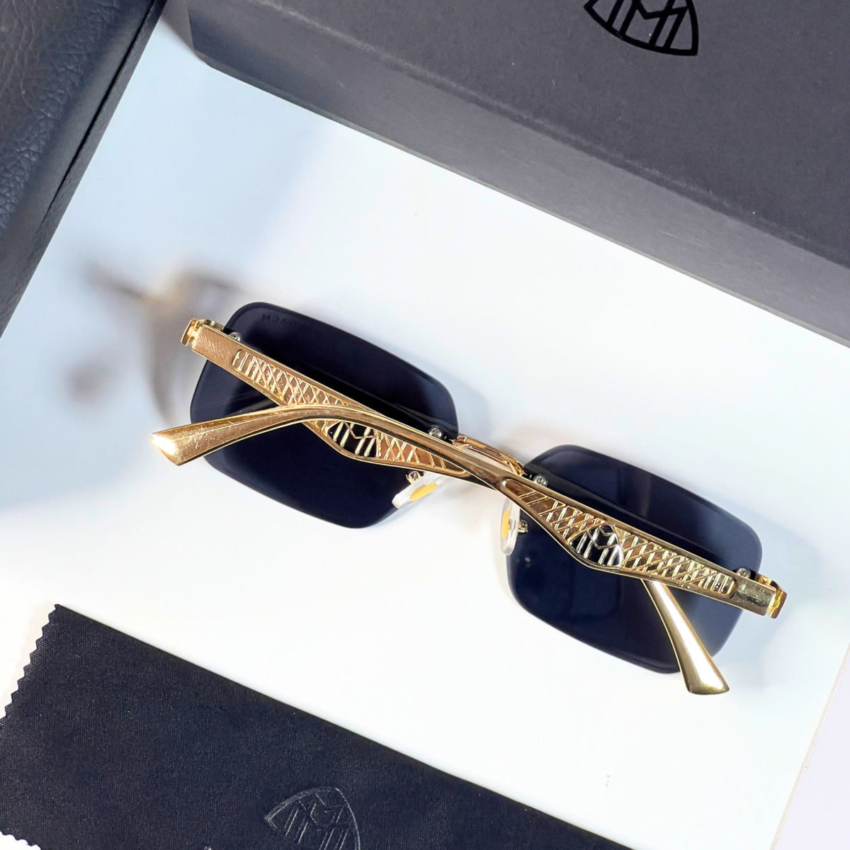 Maybac_h 9840 Gold Black
