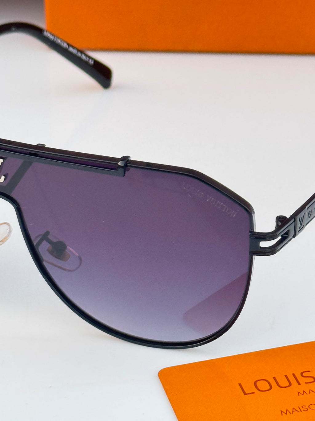 Louis_Vuitton 22295 Aviators