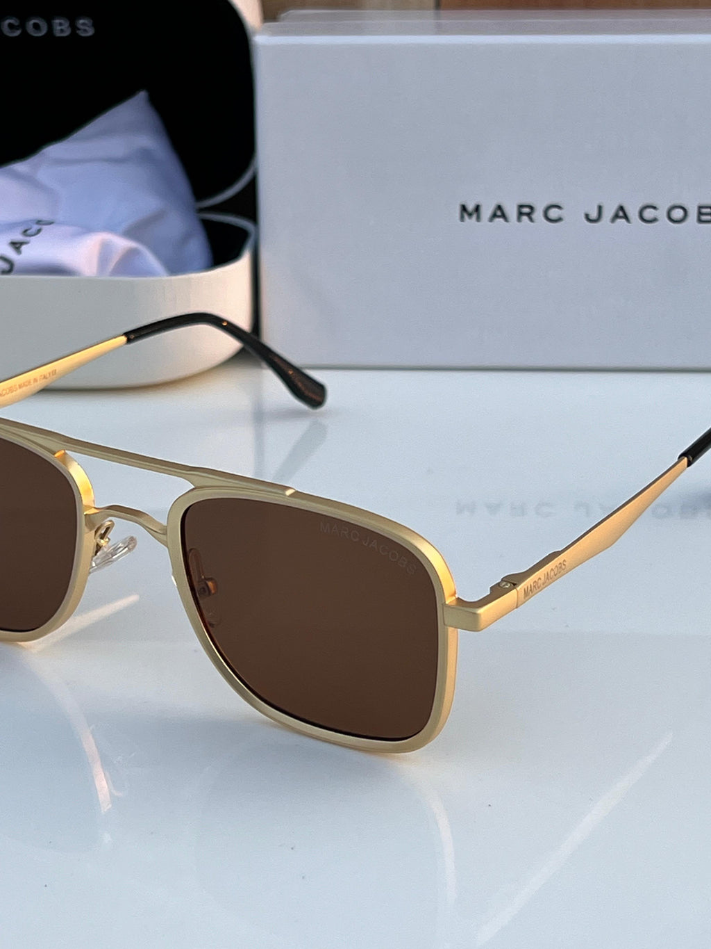 Maarc_Jacobs 503 Gold Brown