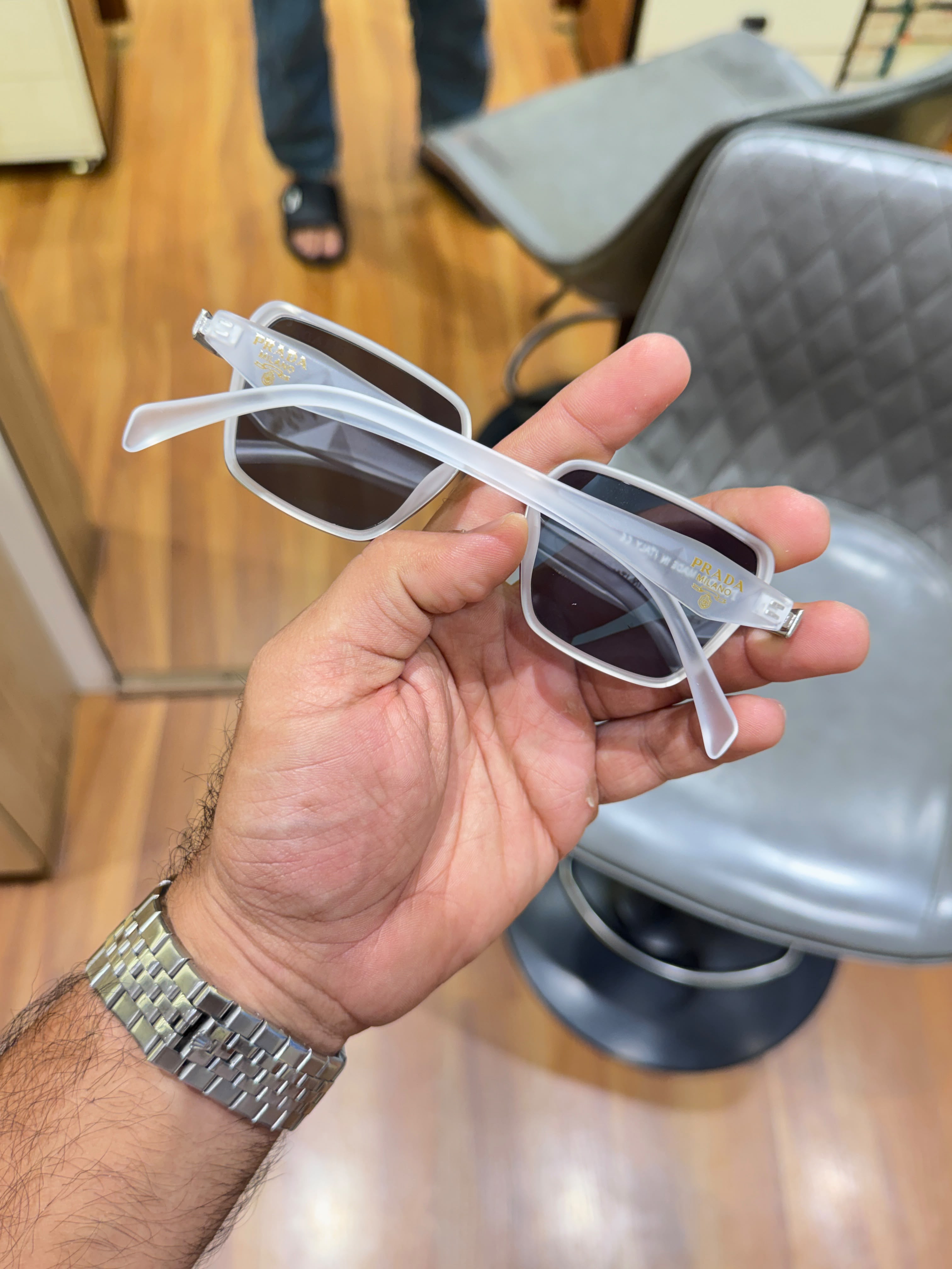 Prad_a 7381 White Black