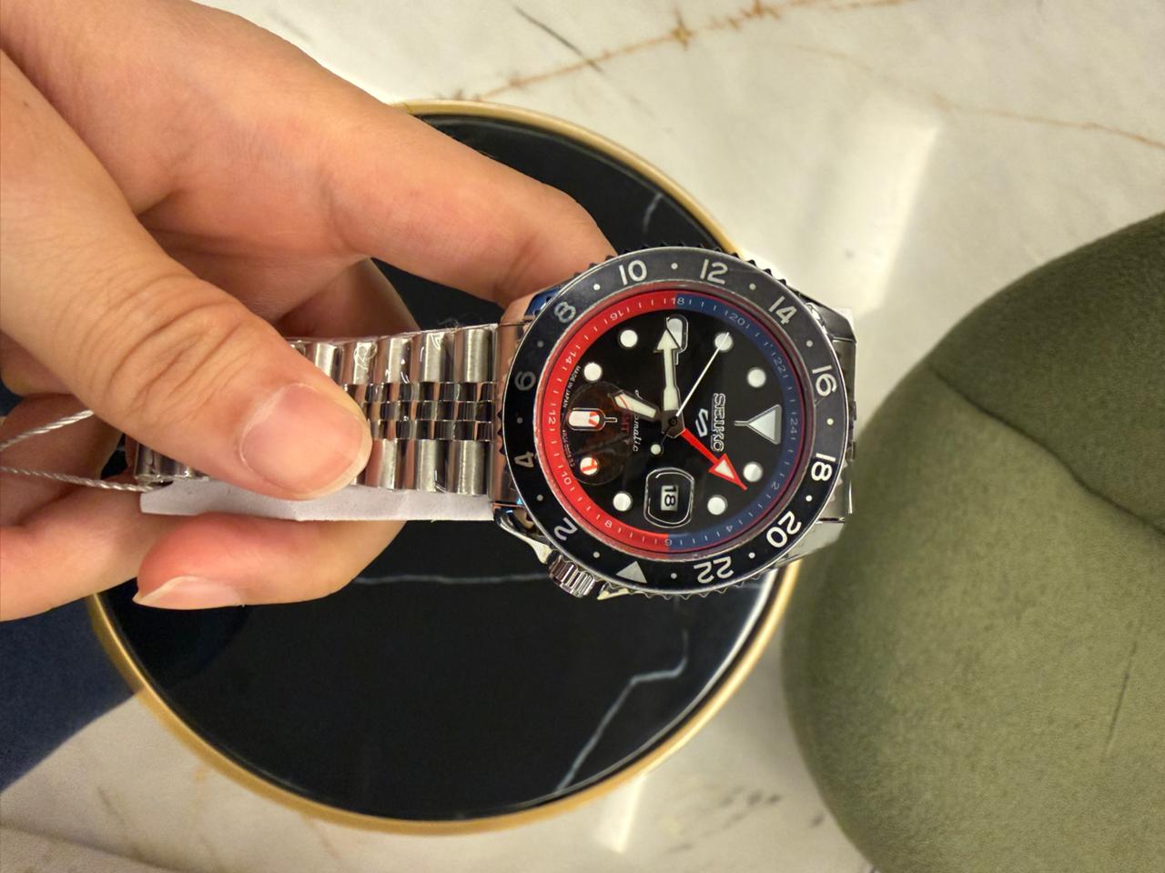 Seiiko GMT Swiss Automatic (Pepsi dial)